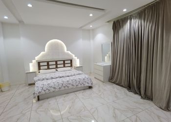 شاليه بمسطح اخضر ومسبح 