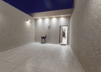 شاليه بصالة مطلة على المسبح 