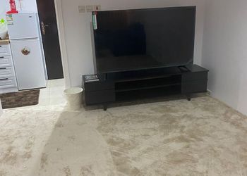 شقة بغرفة نوم ومجلس ودخول ذاتي 