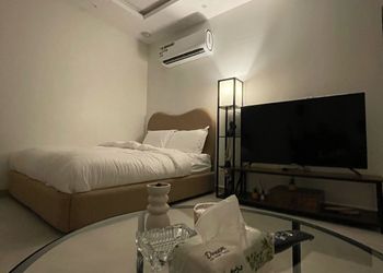 استديو بسرير ماستر وجلسة جانبية