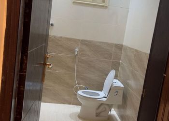 غرفة وصاله مع دورة مياة
