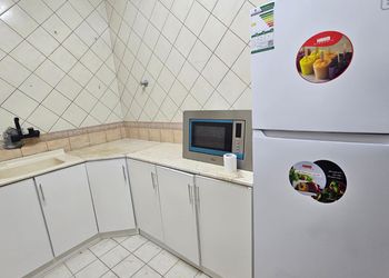 شاليه بملعب كرة طائرة ومسبح
