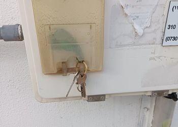 شقة بغرفة معيشة وغرفتين نوم 