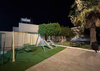 استراحة بمسطح اخضر
