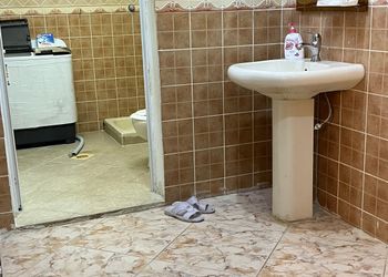 شقة بغرفتين نوم وصالة ومجلس 