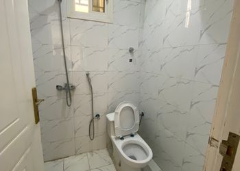 شاليه بألعاب مائية وجلسة خارجية