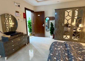 استديو بأثاث مريح وبسيط 