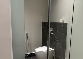 شاليه بمسطح اخضر ومسبح