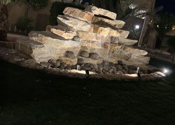 استراحة بمسطح اخضر والعاب اطفال