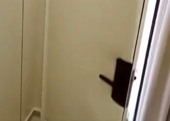 استديو بسرير ماستر وجلسة جانبية 