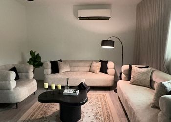 شقة بغرفة معيشة وغرفة نوم 