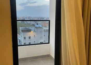 شقة بصالة أنيقة وغرفة نوم 