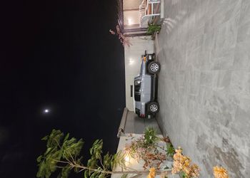 شاليه بثلاث غرف نوم و جلسة خارجية