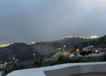 شقة بصالة مريحة وغرفتين نوم 
