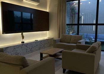 شاليه بمسطح اخضر ,ومسبح خارجي 