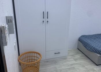 شقة بغرفة جلوس وغرفتين نوم 