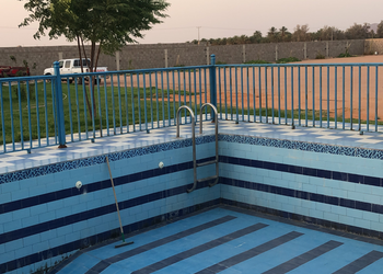 استراحة بمسطحات خضراء ومسبح 