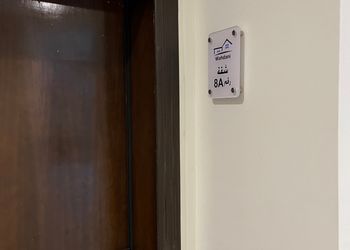 استديو بأثاث مريح وبسيط 