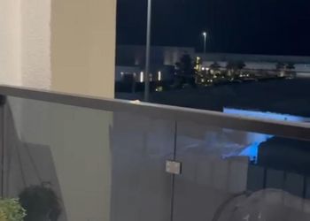 شقة بصالة مريحة وثلاث غرف نوم 