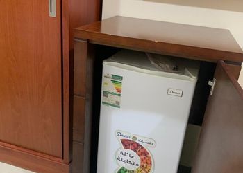 استديو بأثاث مريح وبسيط 