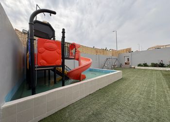 استراحة بمسبح خارجي 