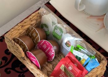 غرفة بسرير ماستر