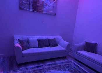 شقة بغرفتين نوم وصالة