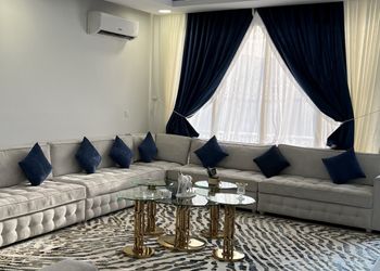 شاليه بصالة مطلة على المسبح