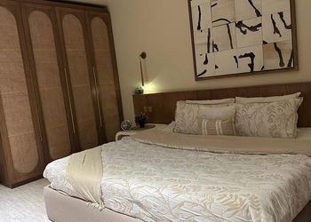 شقة بغرفة معيشة وغرفة نوم 