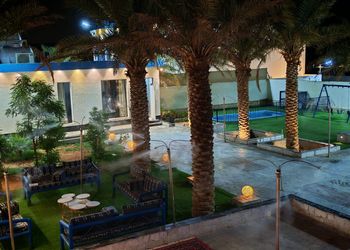 شاليه بمسطح اخضر وجلسة خارجية