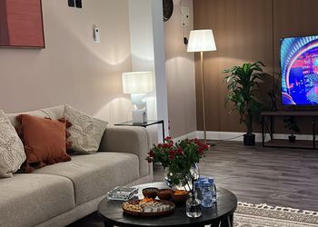 استديو بسرير مريح ومساحة واسعة 