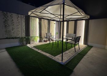 استديو بأثاث مريح وبسيط 
