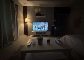 استديو بدخول ذاتي ومدخل جانبي 