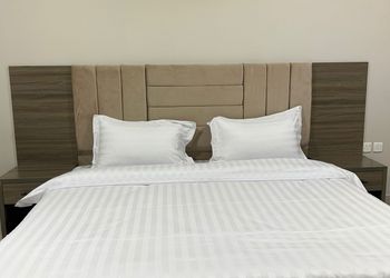 استديو بسرير ماستر وأثاث مريح 