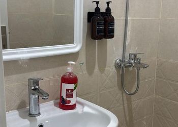 استديو بسرير ماستر وجلسة جانبية