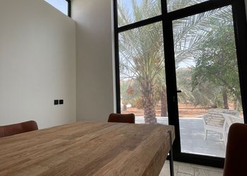 استراحة بصالة جلوس ومسبح 