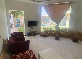 شاليه بمجلس ومسبح خارجي 