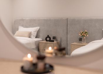 شقة بثلاث غرف نوم وصالة