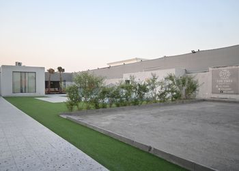 شاليه بجلسة خارجية ومسبح