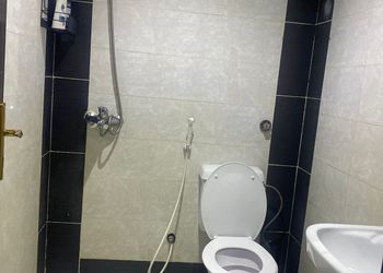 شقة بغرفة معيشة وغرفة نوم 