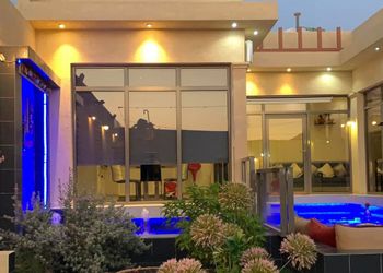 استراحة بمسطح اخضر ومجالس