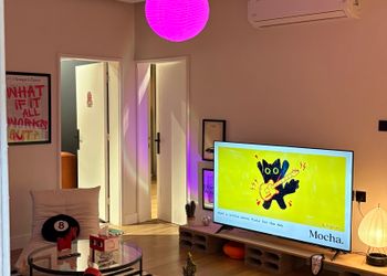 شقة بصالة واسعة وسينما منزلية