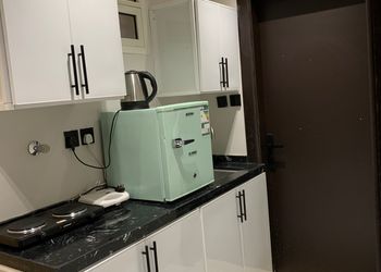 شقة بغرفة معيشة وغرفة نوم 