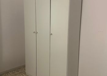 شقة بصالة وثلاث غرف نوم
