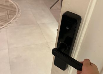 استديو بسرير ماستر وجلسة جانبية 