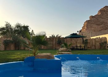 استراحة بألعاب أطفال ومسبح