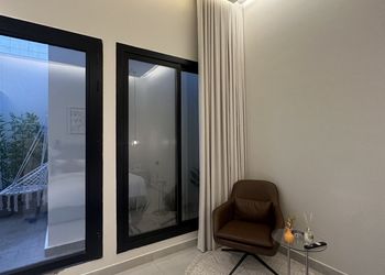 استديو بدخول ذاتي وجلسة خارجية 