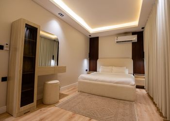 شقة بصالة أنيقة ودخول ذاتي 