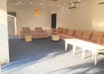 استراحة بمجالس ومسطح اخضر