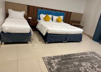 غرفة بسرير ماستر وفردي